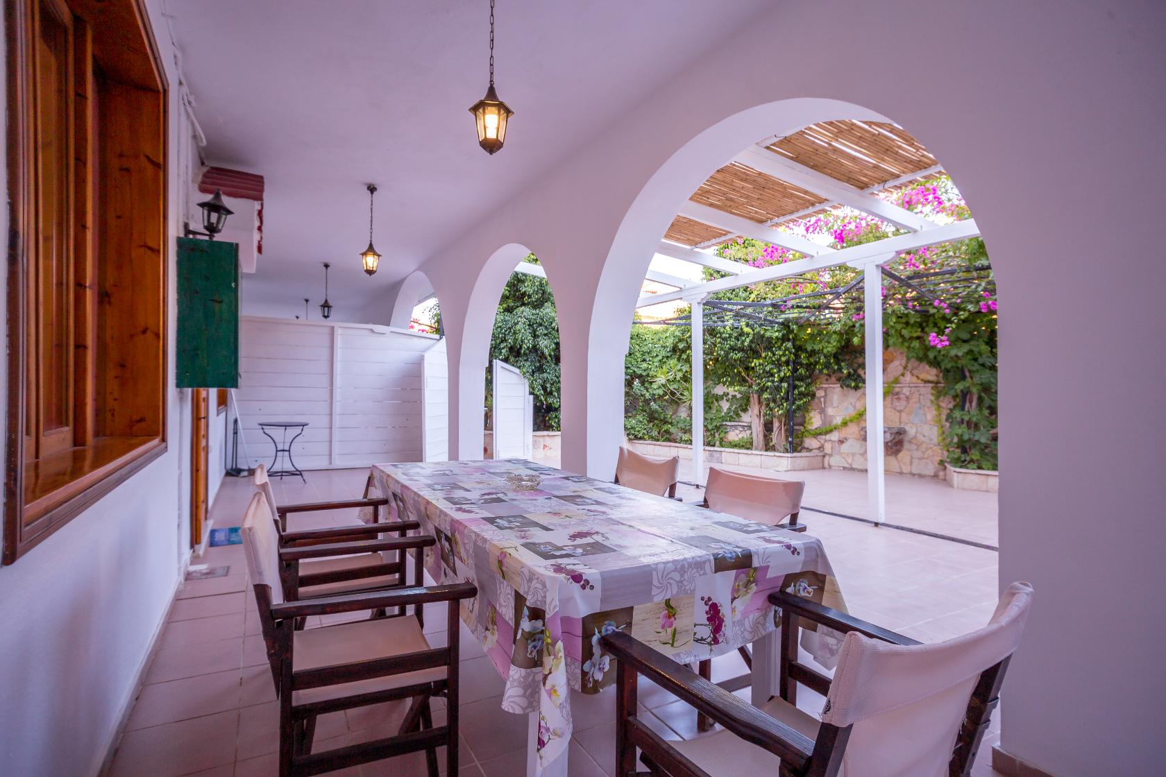 family room to konaki