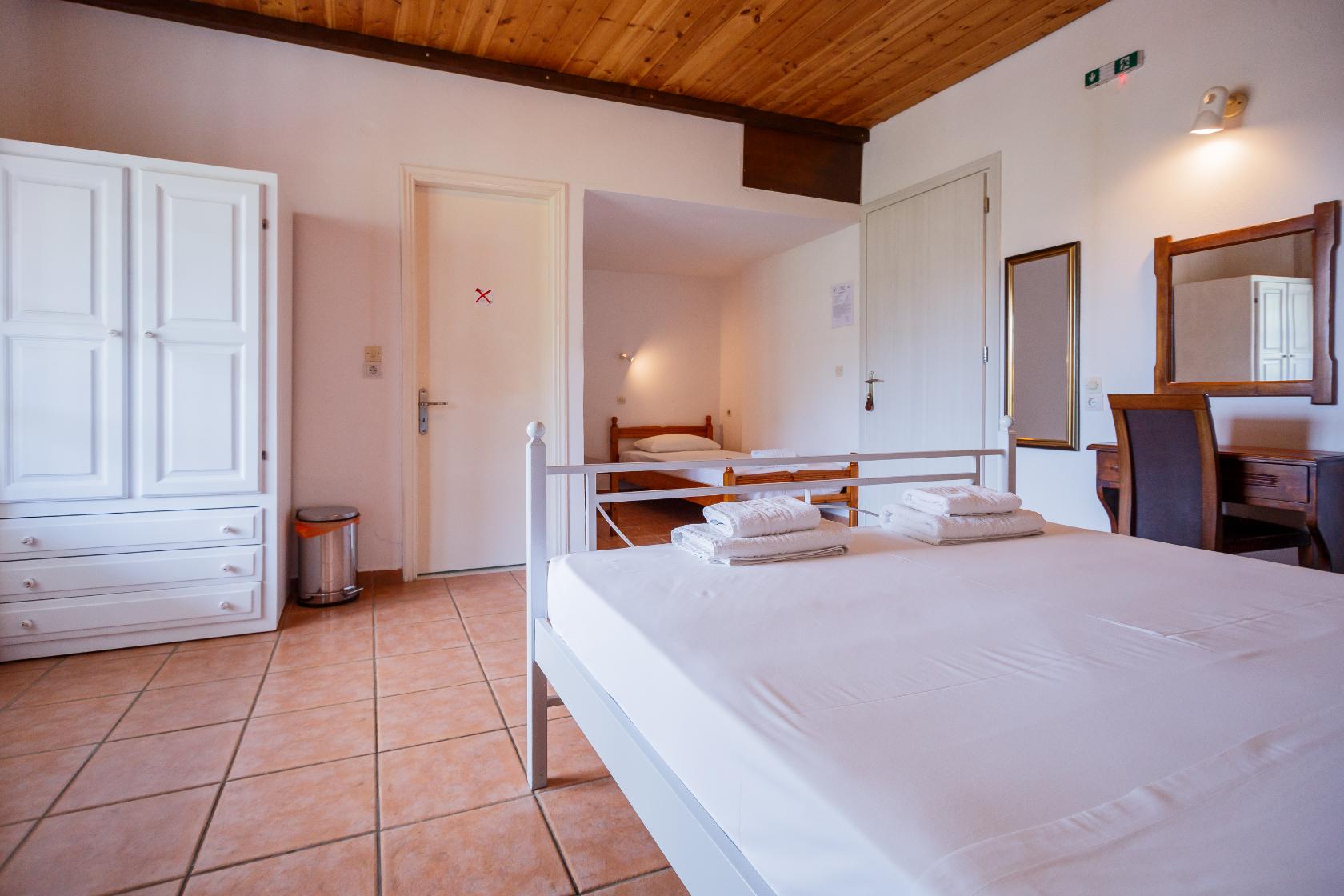 family room to konaki