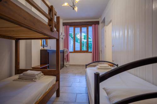 alikes alykes to konaki Zakynthos