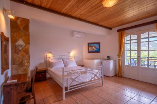 alikes alykes to konaki Zakynthos